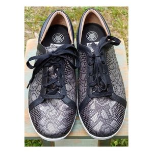 NEW Fitflop Women's Python Snake Shoe Size 10.